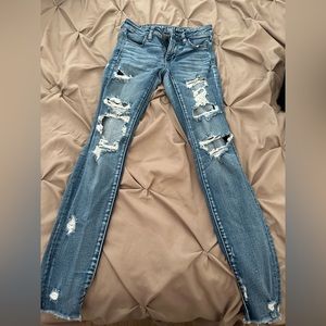 American eagle jeans w/ rips front and back